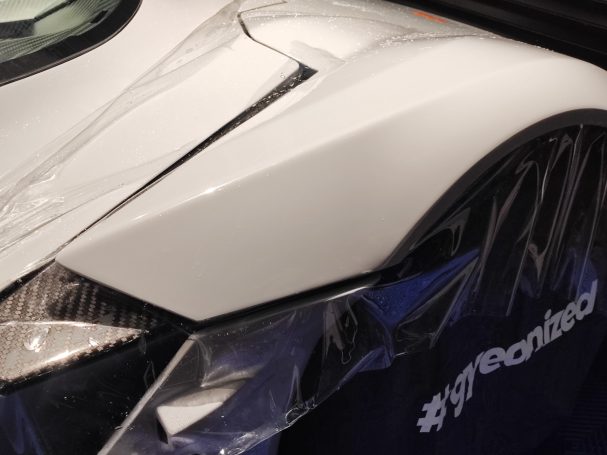 Pose film protection PPF sur capot voiture à Vitré