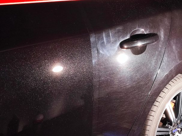 Polissage lustrage micro rayures carrosserie automobile à Vitré