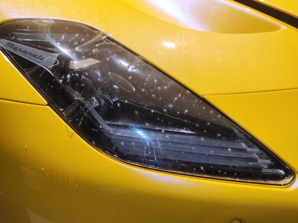 Pose film de protection sur feux avant Maserati à Rennes