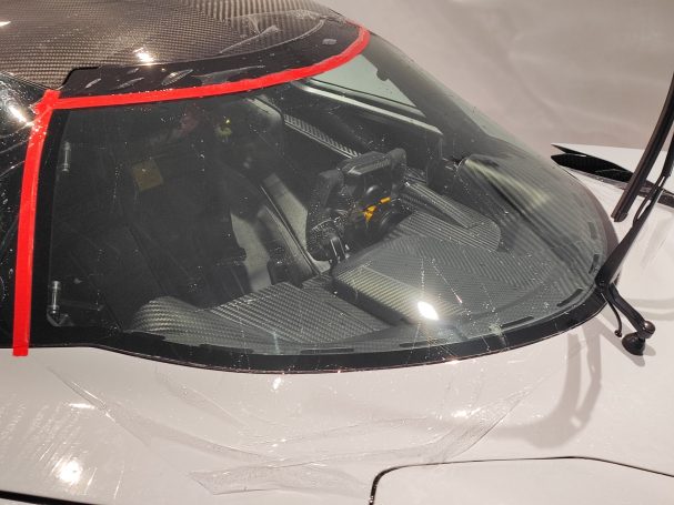 Pose film protection pare-brise véhicule sportif à Laval